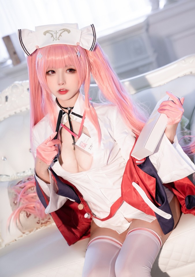 Momoko葵葵:一位来自二次元世界的coser