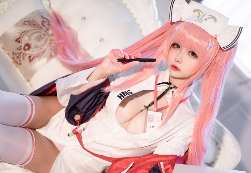 Momoko葵葵:一位来自二次元世界的coser
