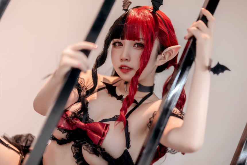猫田圣奈奈 - 拘束恶魔 [21P-123MB]