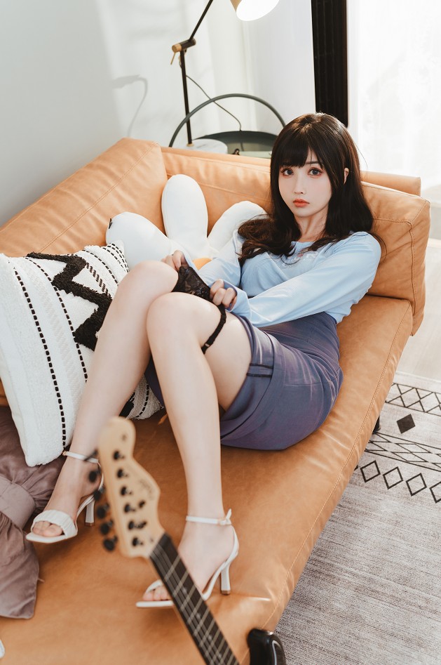 rioko凉凉子 - 吉他妹妹系带裙 [45P1V-1.26GB]