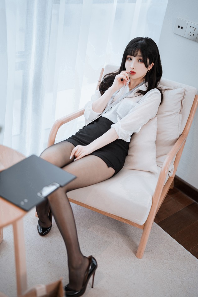 rioko凉凉子&amp;面饼仙儿 -《黑丝ol制服双人》 [102P11V-1.45GB]