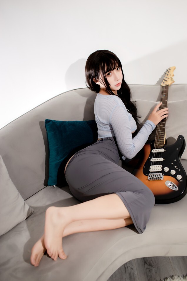 九曲Jean - 吉他妹妹包臀裙 [92P-470MB]