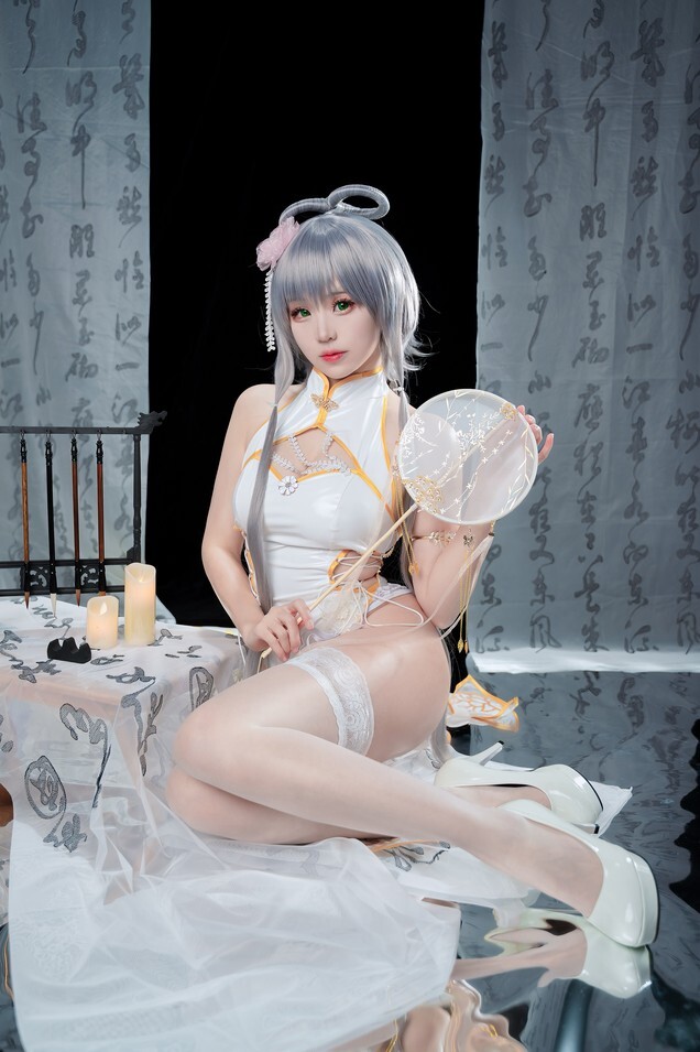 miko酱ww - 洛天依旗袍 [30P-273MB]