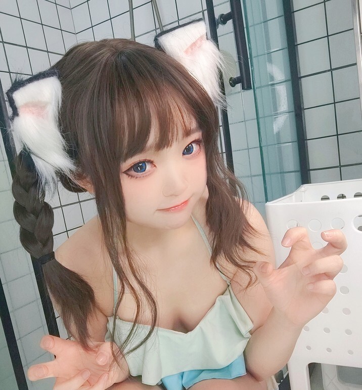 神沢永莉 - ckt浴室蓝白泳衣辫子 [70P-116MB]