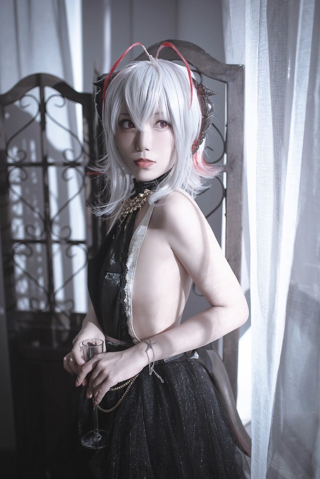 切切celia - 明日方舟 W 礼服 [20P-130MB]