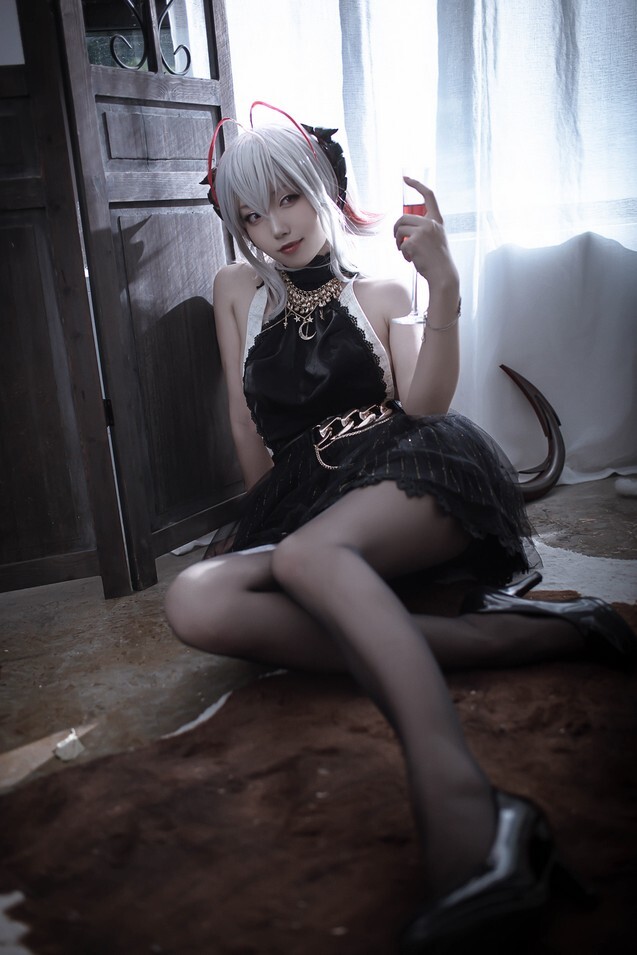 切切celia - 明日方舟 W 礼服 [20P-130MB]