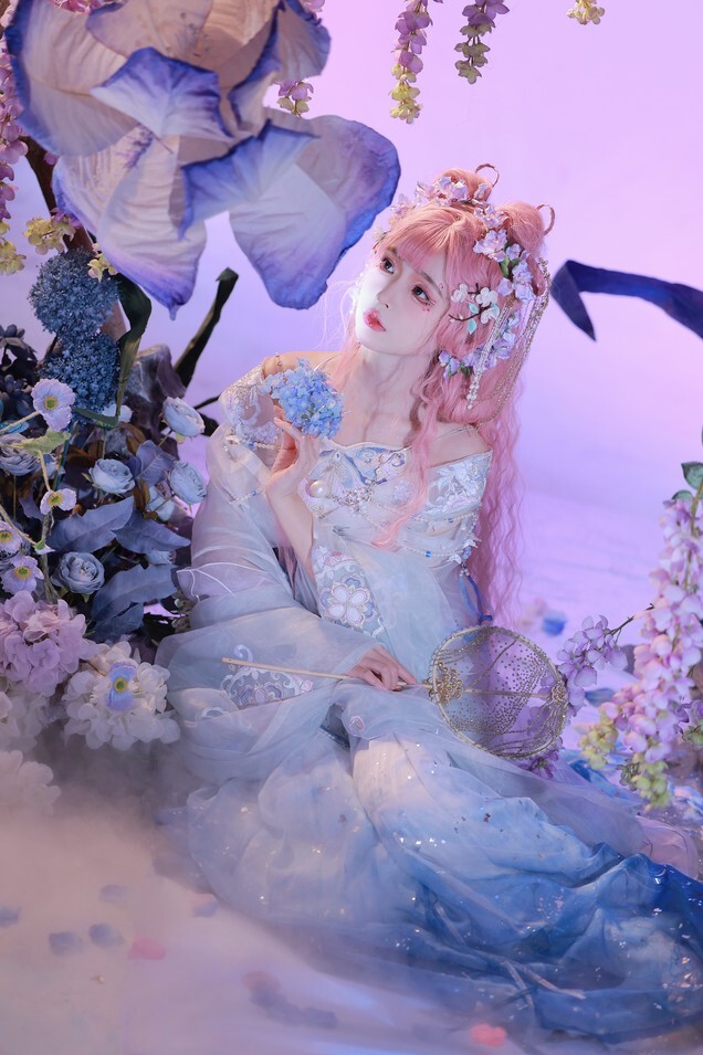 怀里猫ovo - 花月夜蝶梦 [21P-196MB]