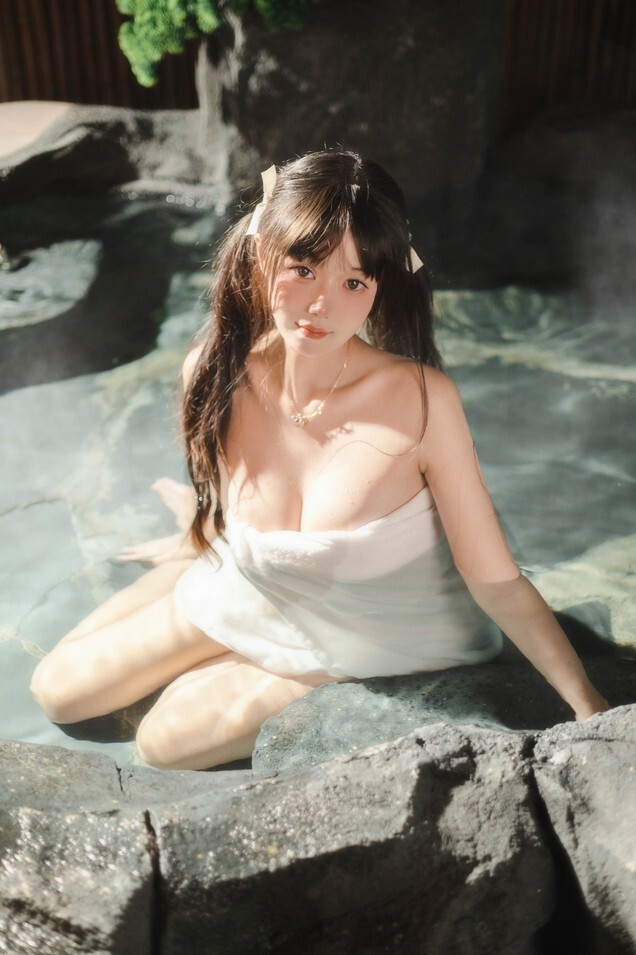 灵罗娃娃 - 温泉 [31P-347MB]