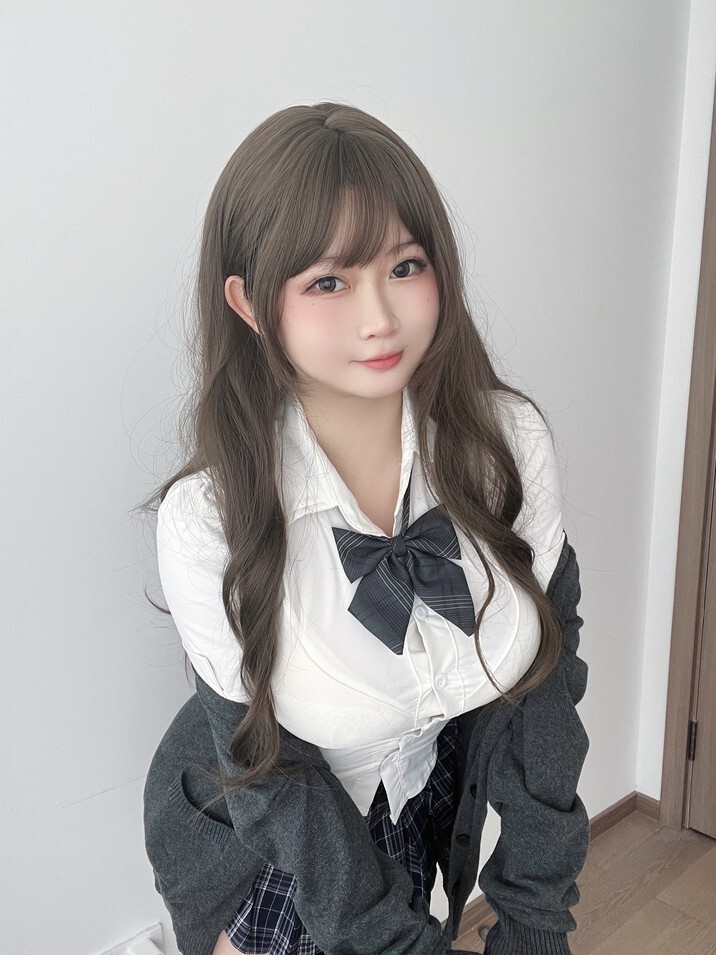 是依酱呀 – 学姐的日常 [35P3V-994MB]
