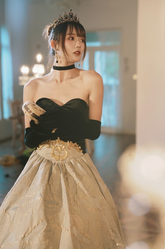 兔子Zzz不吃胡萝卜 - 黑天鹅之吻 [33P-458MB]