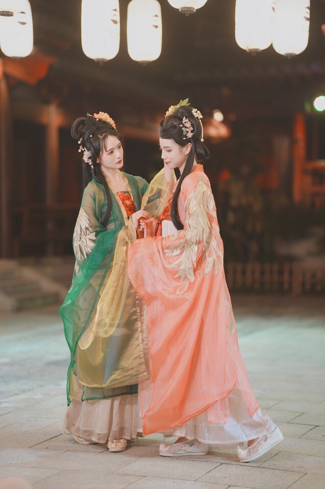 兔子Zzz不吃胡萝卜 - 夜游灯会 [33P-400MB]