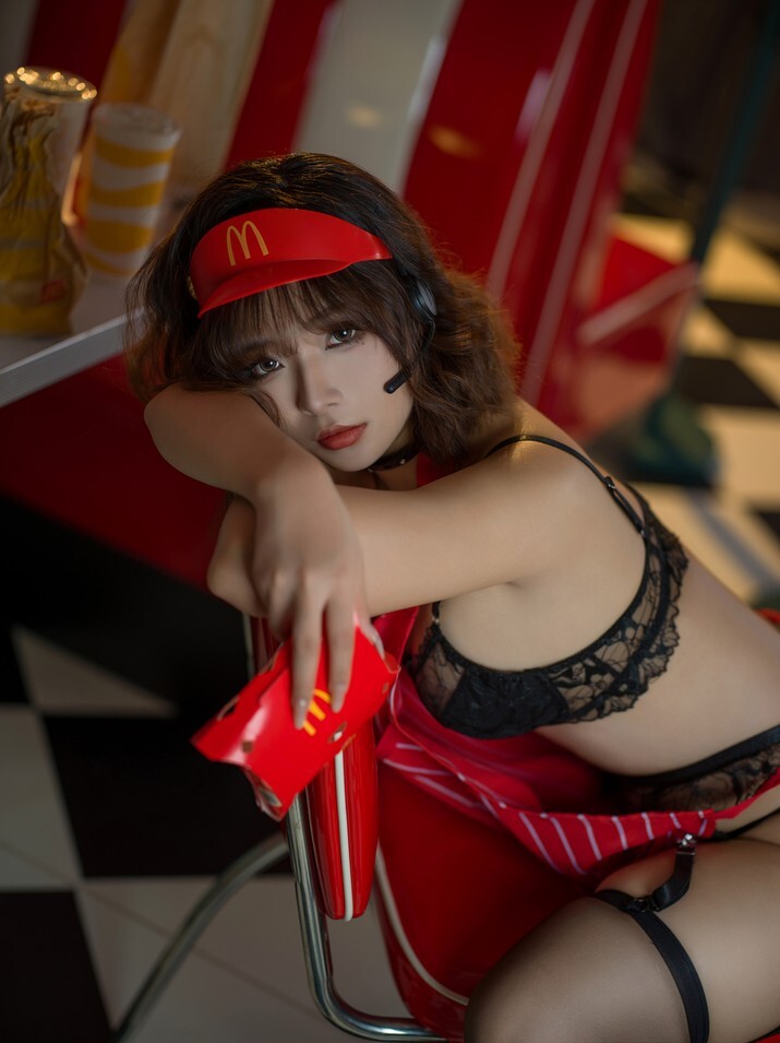 Kokuhui - 麦当劳的女服务员 [149P-1.06GB]