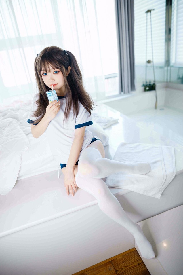 神沢永莉 - 半双马尾体操服大腿袜 [68P-211MB]