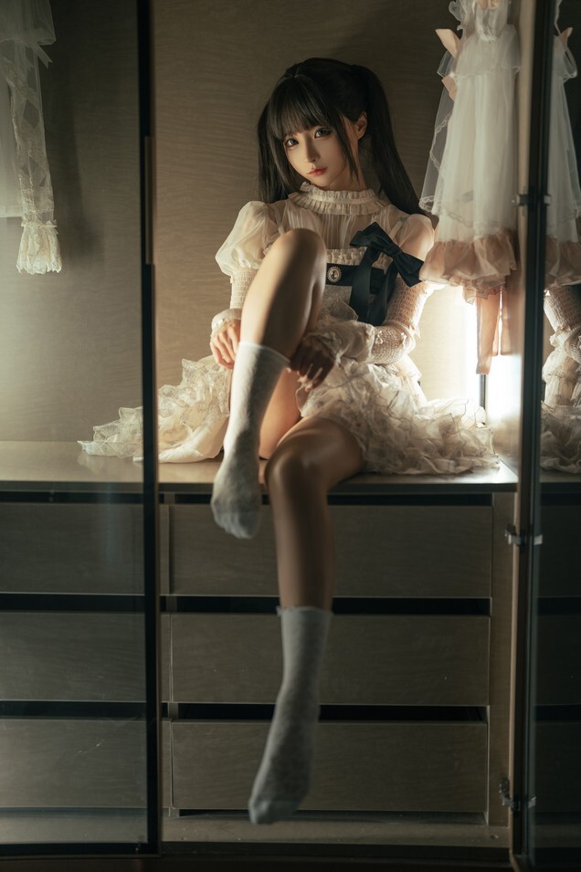 蠢沫沫 - 《柜中她》 [9P-65MB]