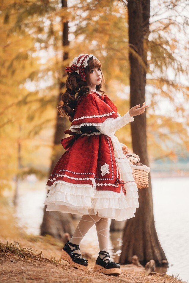 蠢沫沫 - 《小红帽》 [12P-133MB]