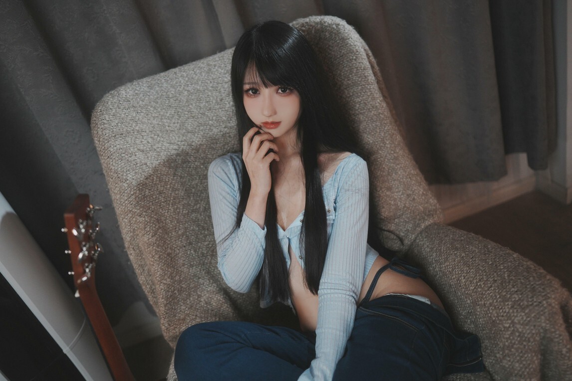 抖个姬灵 – 连衣裙比基尼 [15P-112MB]