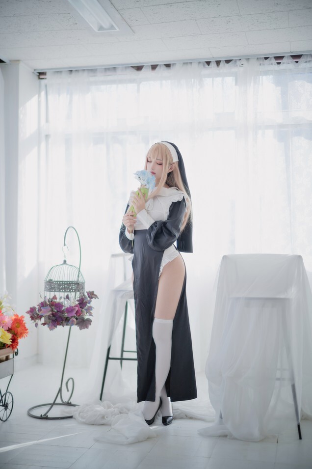 Shika小鹿鹿 - 不好好穿衣服的修女 [16P-153MB]