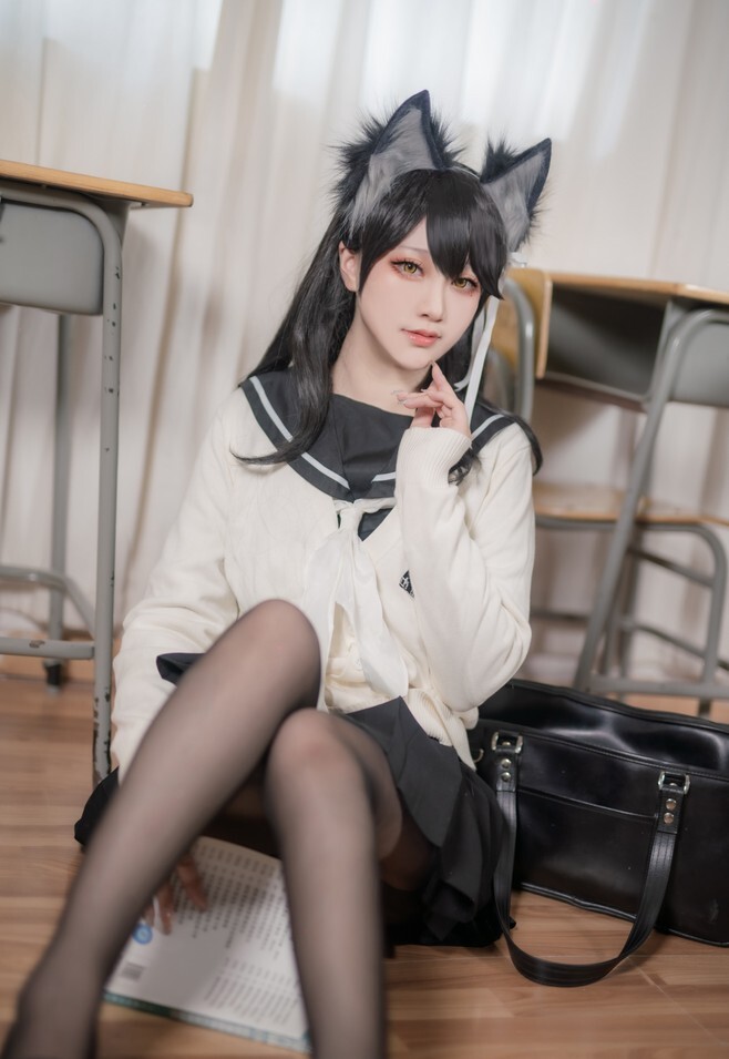 Halo_酱 – 碧蓝航线爱宕校服 [12P-81MB]