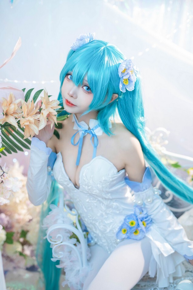 艾西Aiwest - 初音 粉蝶花 [42P-161MB]