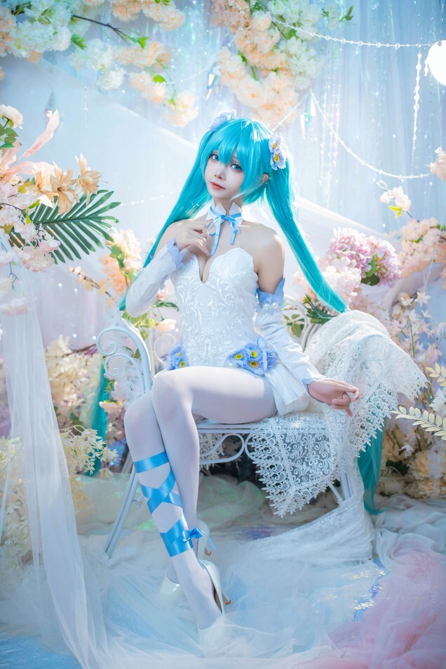 艾西Aiwest - 初音 粉蝶花 [42P-161MB]