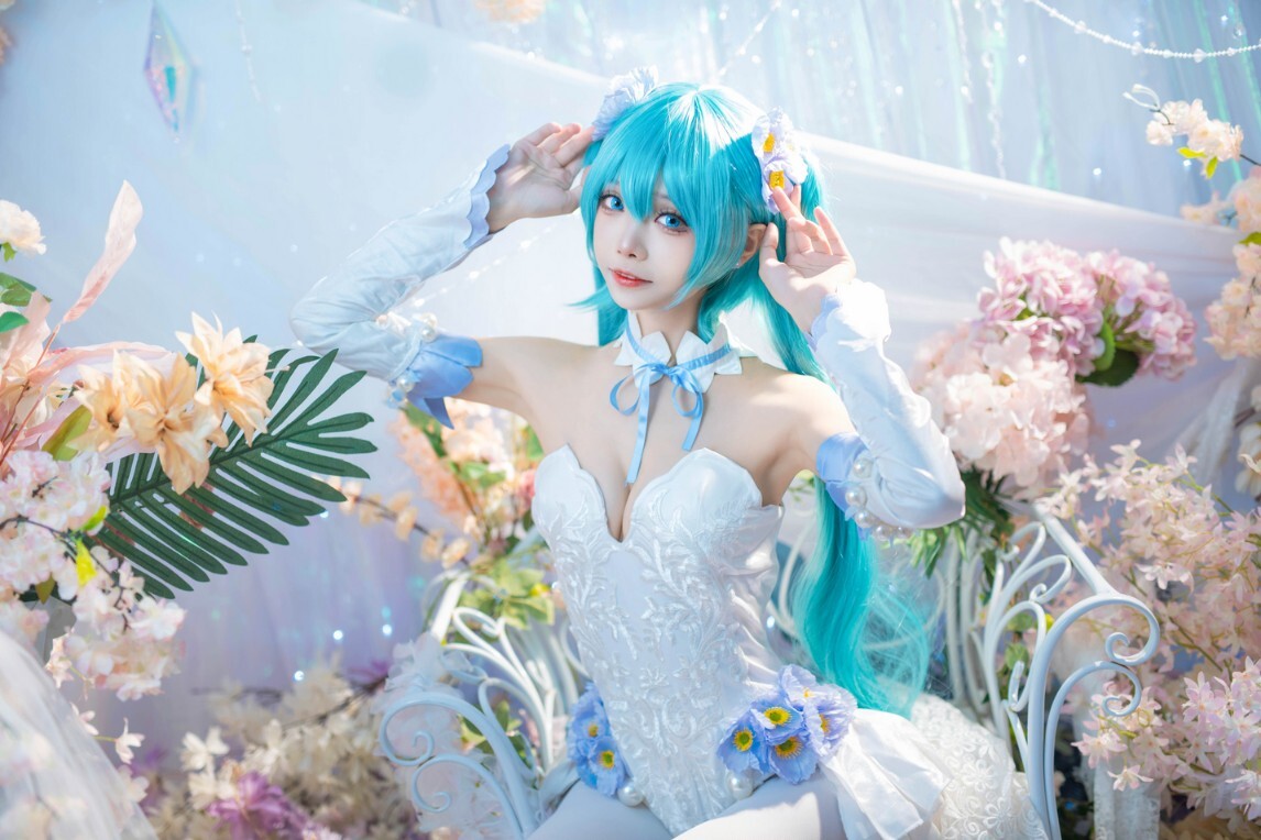 艾西Aiwest - 初音 粉蝶花 [42P-161MB]