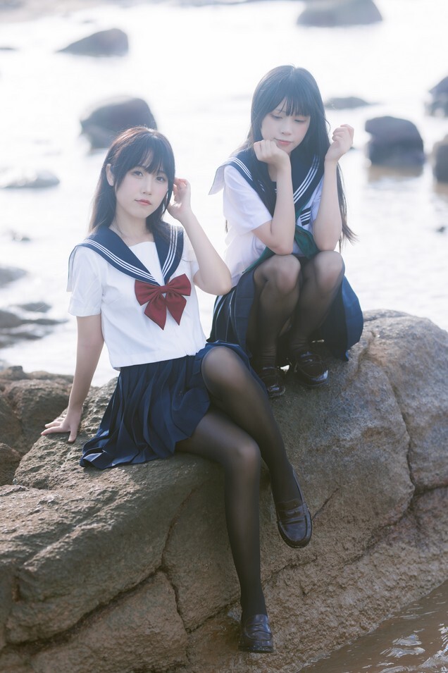 不呆猫&amp;三無人型 - 水手服百合黑丝 [51P1V-1.02GB]