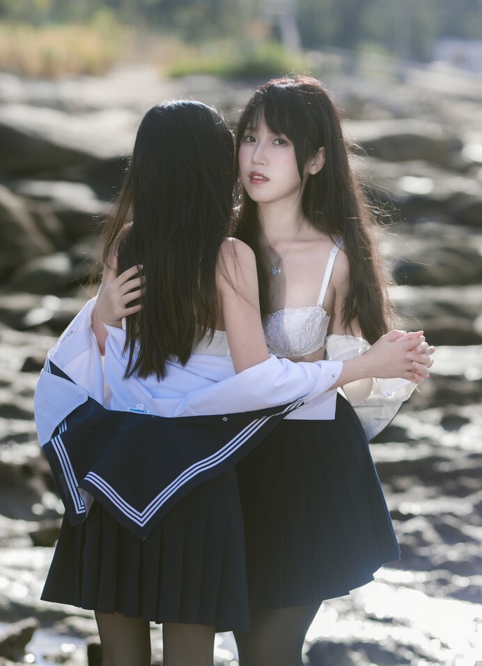 不呆猫&amp;三無人型 - 水手服百合黑丝 [51P1V-1.02GB]