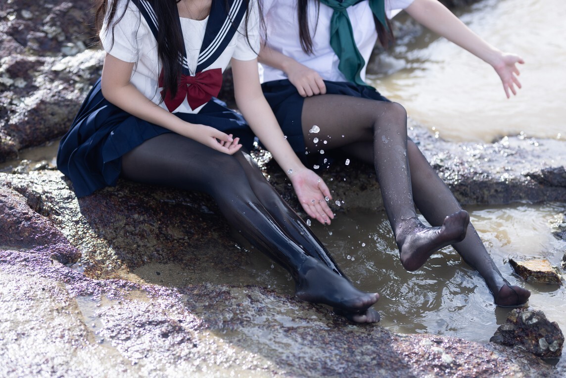 不呆猫&amp;三無人型 - 水手服百合黑丝 [51P1V-1.02GB]