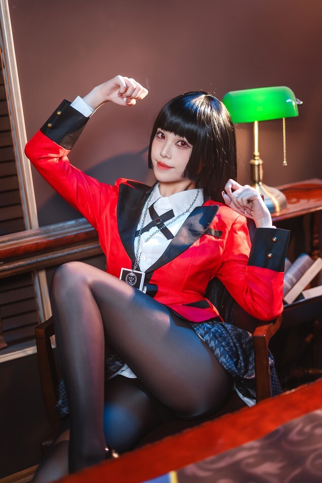 蜜汁猫裘 - 蛇喰梦子 [72P1V-1.31GB]