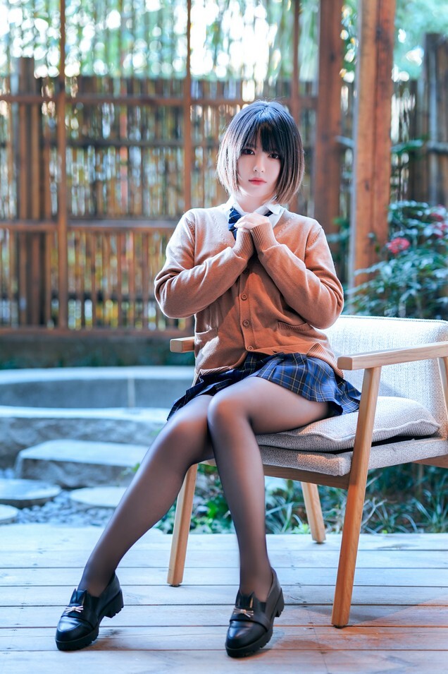 【BANBANKO】半半子 - 彼女の制服姿が好き Vol.02 (电车+庭院) [58P-169MB]