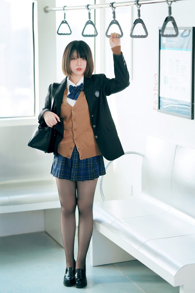 【BANBANKO】半半子 - 彼女の制服姿が好き Vol.02 (电车+庭院) [58P-169MB]