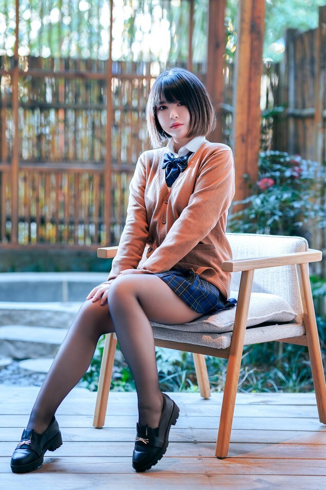 【BANBANKO】半半子 - 彼女の制服姿が好き Vol.02 (电车+庭院) [58P-169MB]