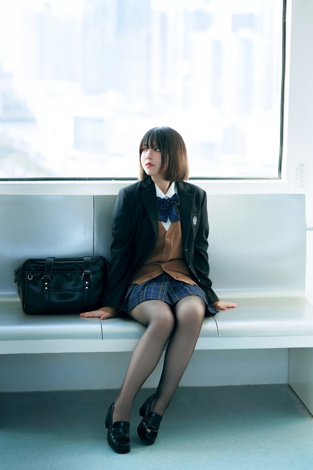 【BANBANKO】半半子 - 彼女の制服姿が好き Vol.02 (电车+庭院) [58P-169MB]