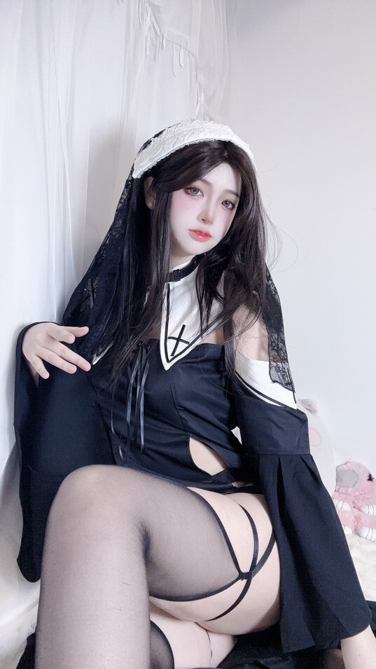 疯猫ss - 修女自拍 [21P-59.7MB]