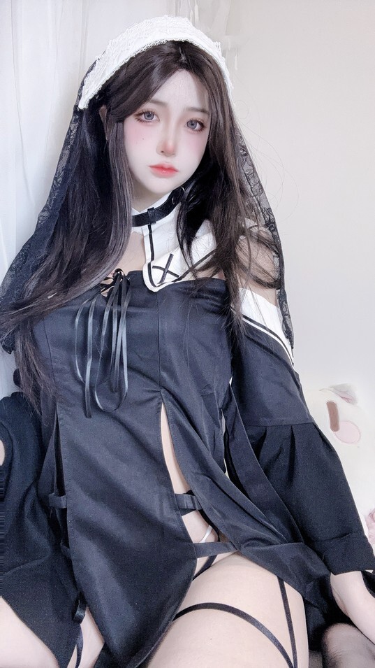 疯猫ss - 修女自拍 [21P-59.7MB]
