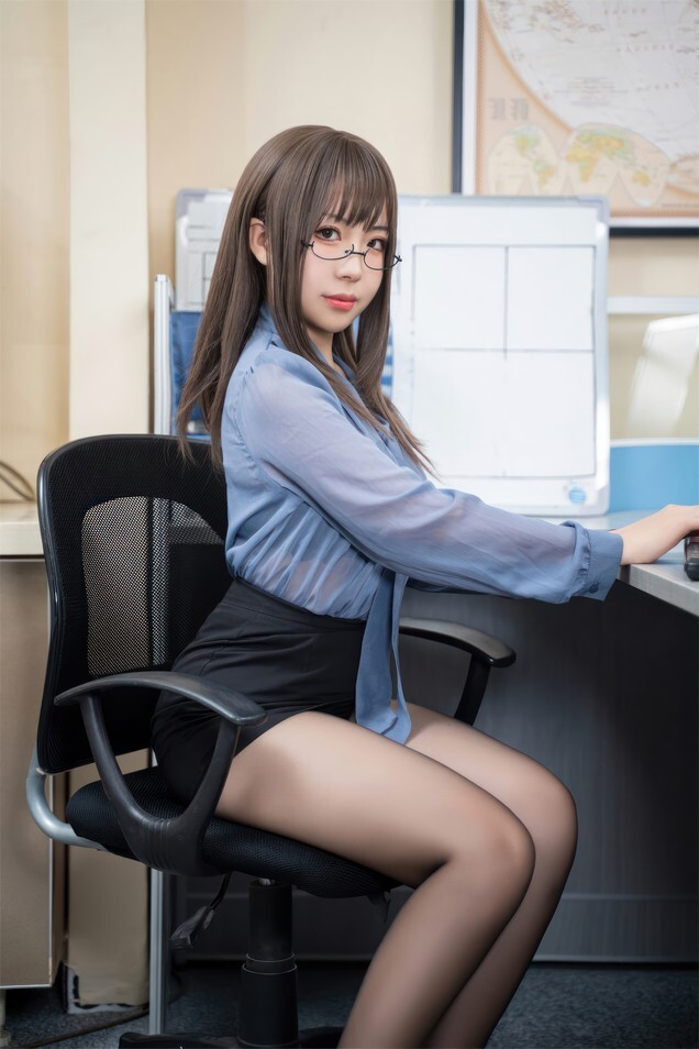 虎森森 - 黑丝眼镜娘 [60P-471MB]