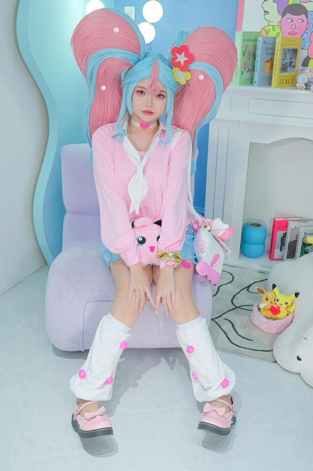 ZinieQ - Fairy Miku [45P-360MB]