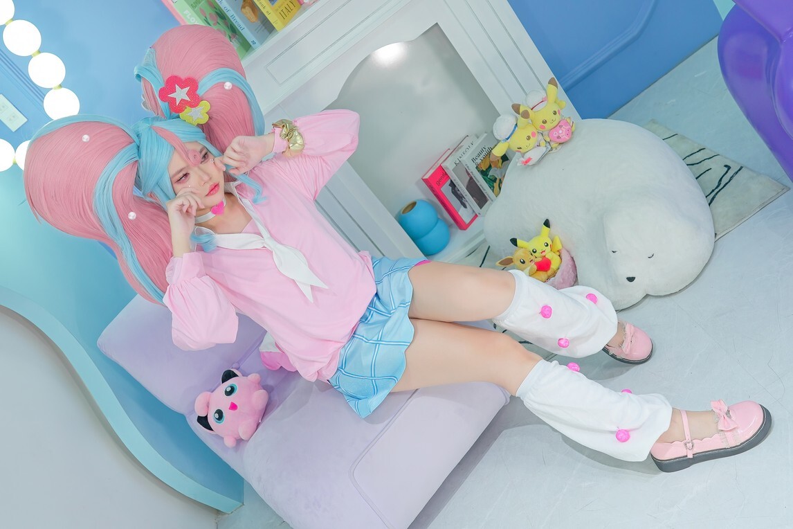 ZinieQ - Fairy Miku [45P-360MB]