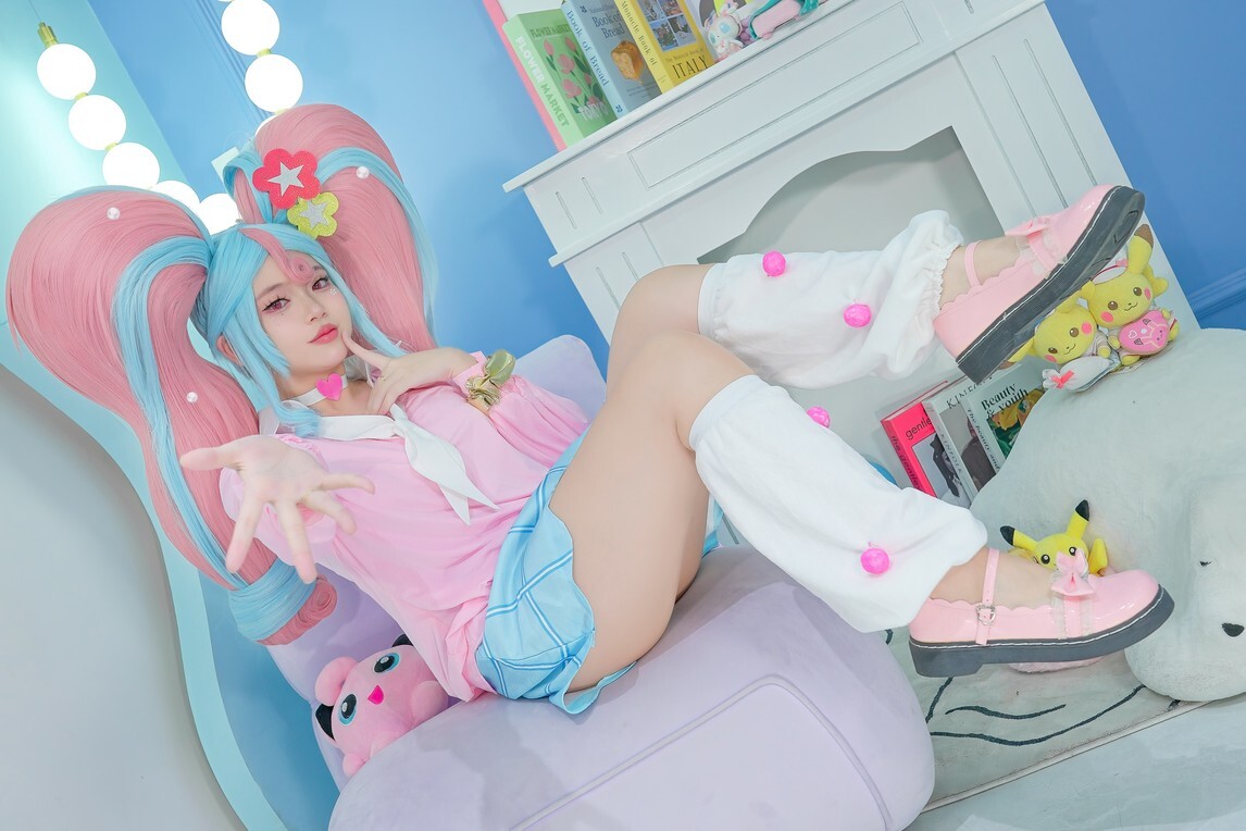 ZinieQ - Fairy Miku [45P-360MB]