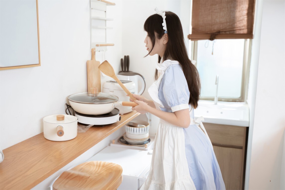 不呆猫 - 厨房小女仆 [35P-212MB]