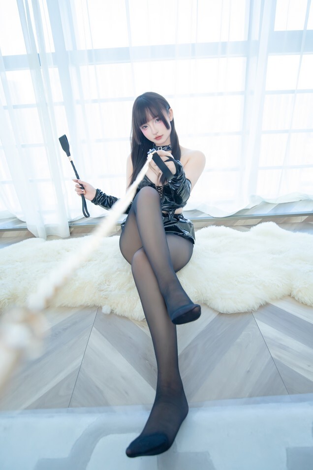 神楽坂真冬 - 美脚调教 [75P2V-246MB]