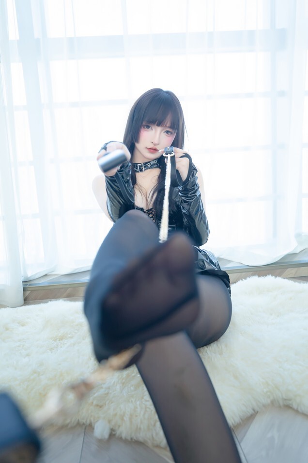神楽坂真冬 - 美脚调教 [75P2V-246MB]