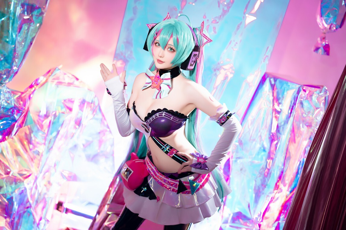 星之迟迟 - 2024年07月计划B Miku初音未来 喵斯快跑 [73P1V-2.75GB]