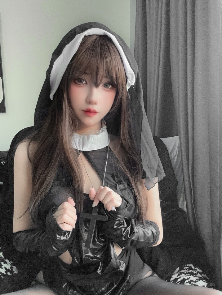 阿薰kaOri - 偷偷做坏事的修女 [89P28V-2.10GB]