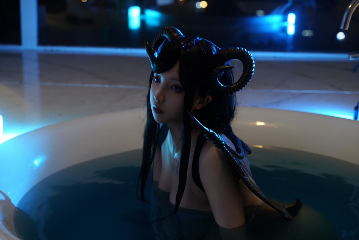 小和甜酒 - 浴缸三套合集（恶魔 虎鲸 小狗） [80P-915MB]