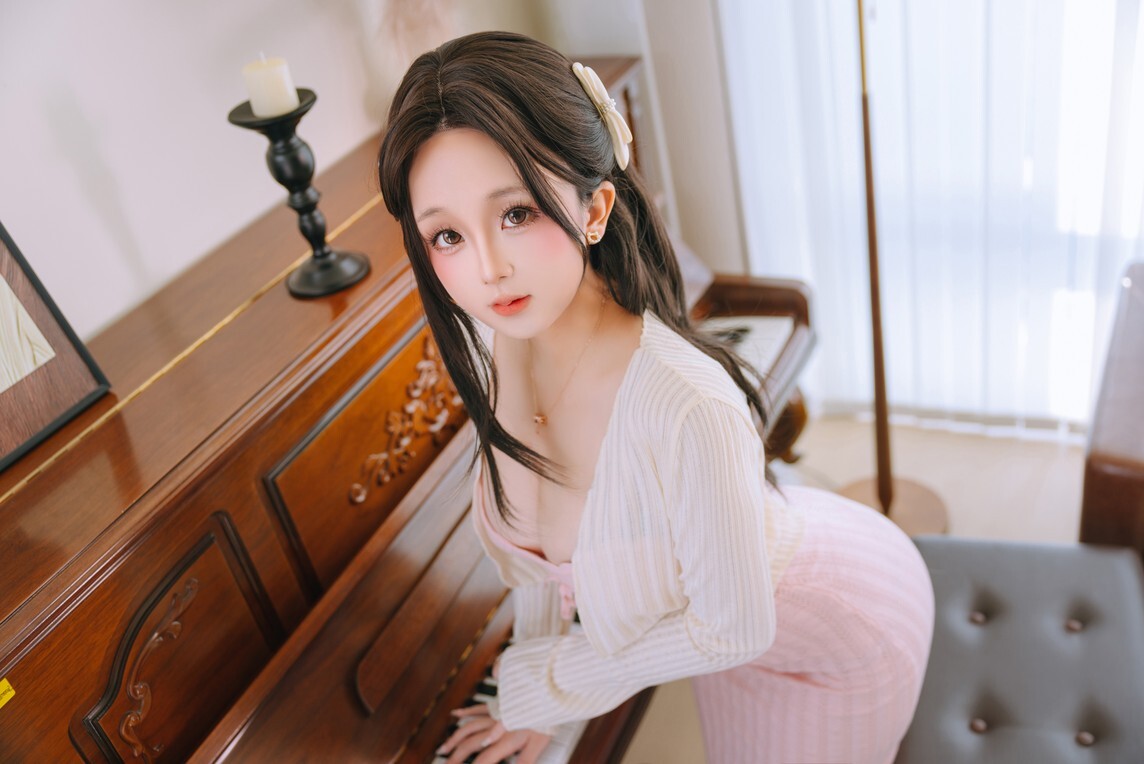 日奈娇 (樱井小莜) - 钢琴老师 [215P5V-2.15GB]