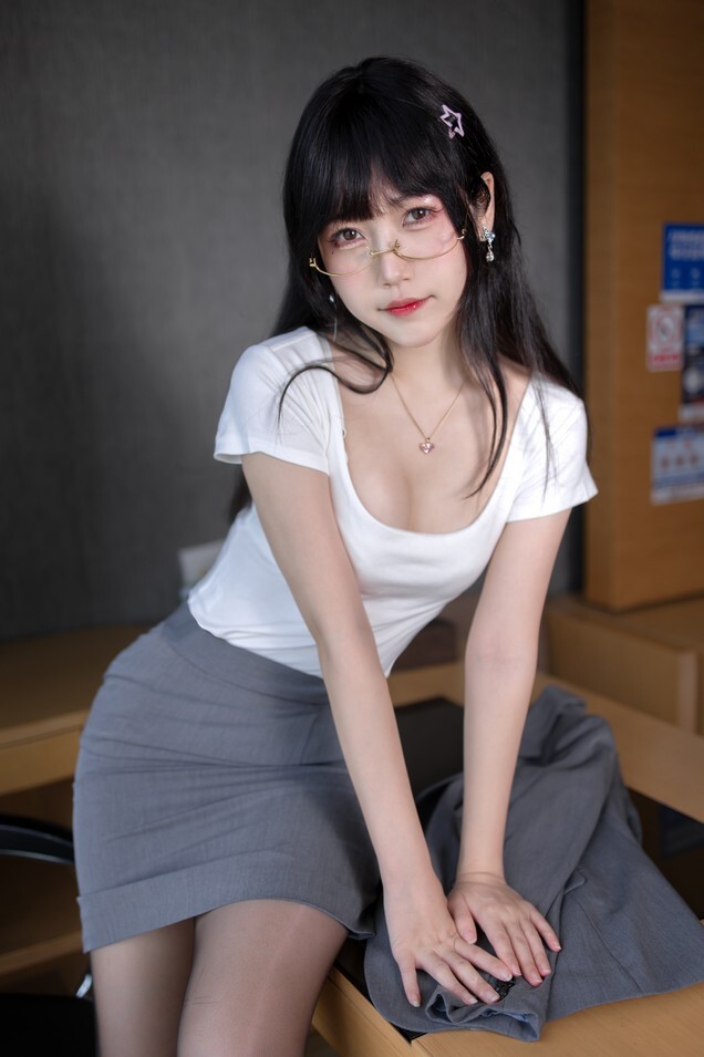 不呆猫 - OL 顶头上司 [91P1V-1.41GB]
