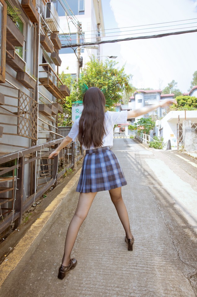 不呆猫 - 泳衣jk学妹 [59P1V-1.30GB]
