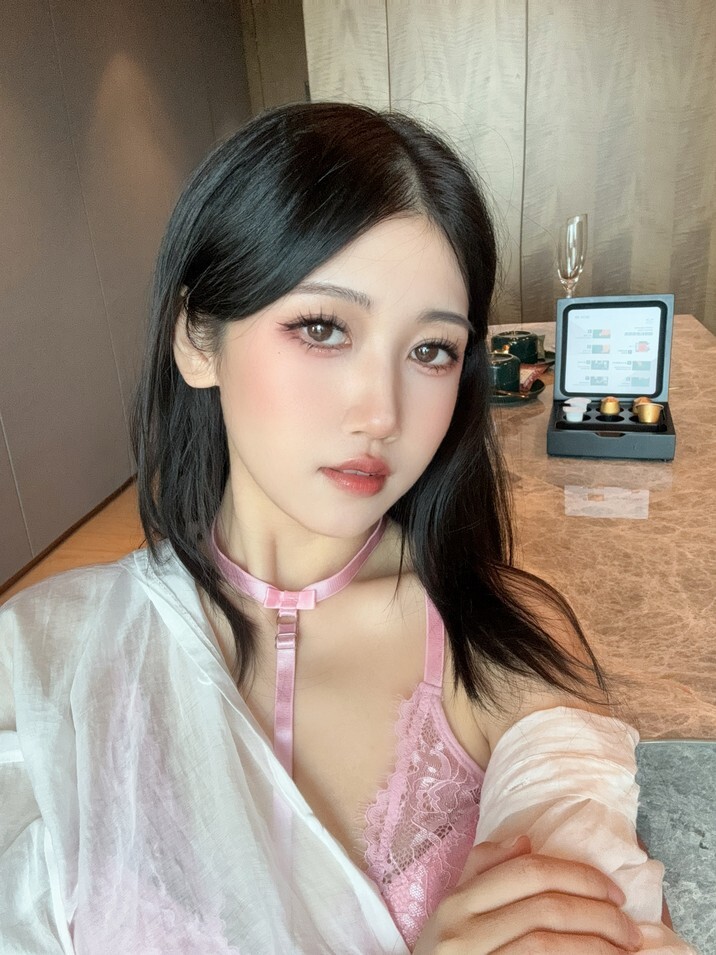 不呆猫 - 粉色衬衣女友 [66P1V-1.07GB]