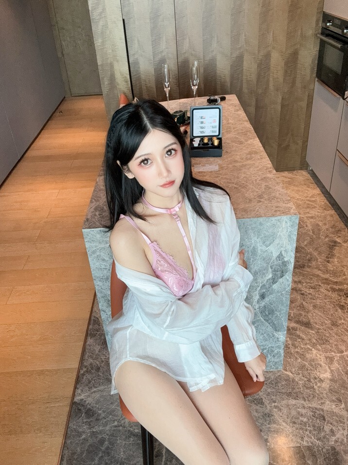 不呆猫 - 粉色衬衣女友 [66P1V-1.07GB]